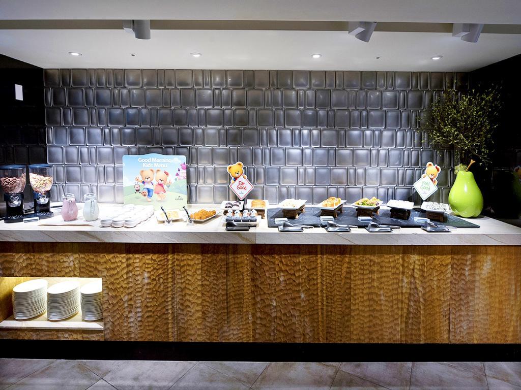 Kensington Jeju Hotel Ngoại thất bức ảnh The buffet at the lounge