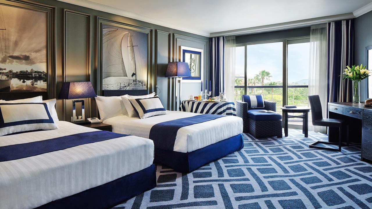 Kensington Jeju Hotel Ngoại thất bức ảnh A guest room at The Carlyle