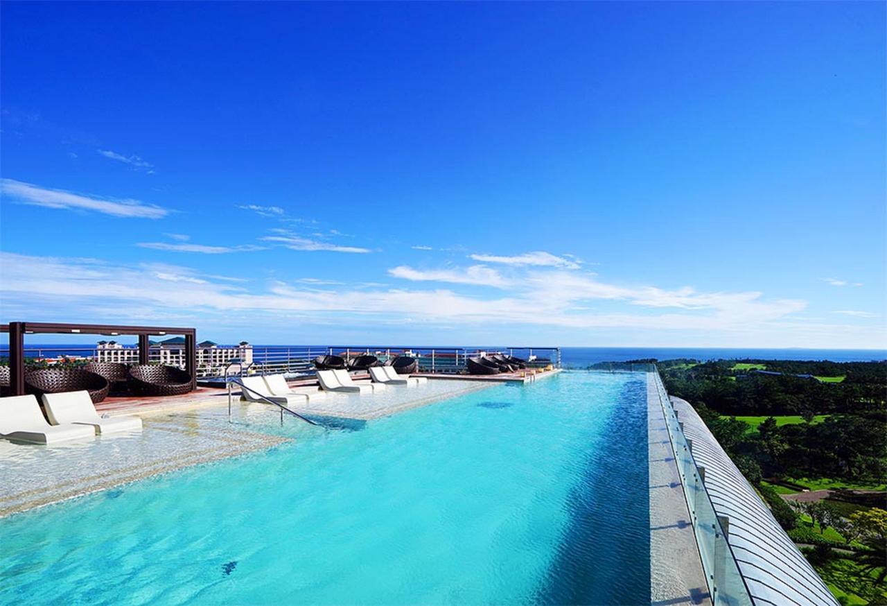 Kensington Jeju Hotel Ngoại thất bức ảnh Infinity pool at the top of the hotel